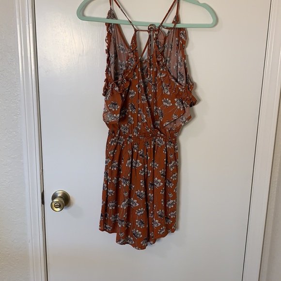 Lulu’s Floral Orange Romper - Picture 3 of 4